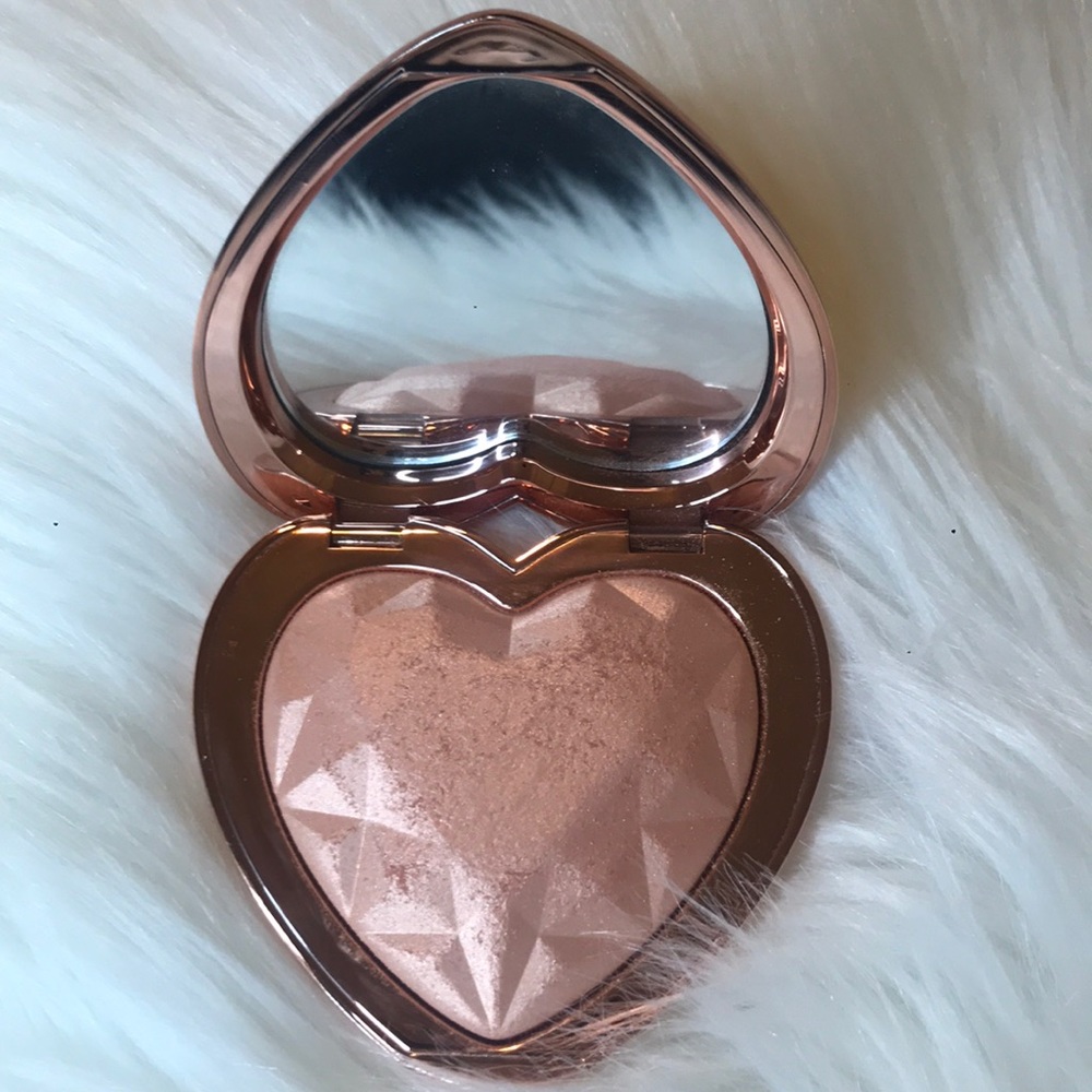Too faced love light in ray of light
